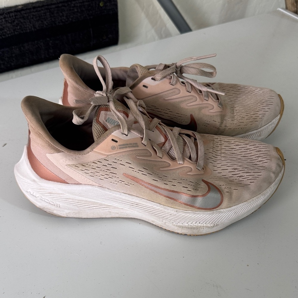 Nike Women's Peach and White Running Shoes